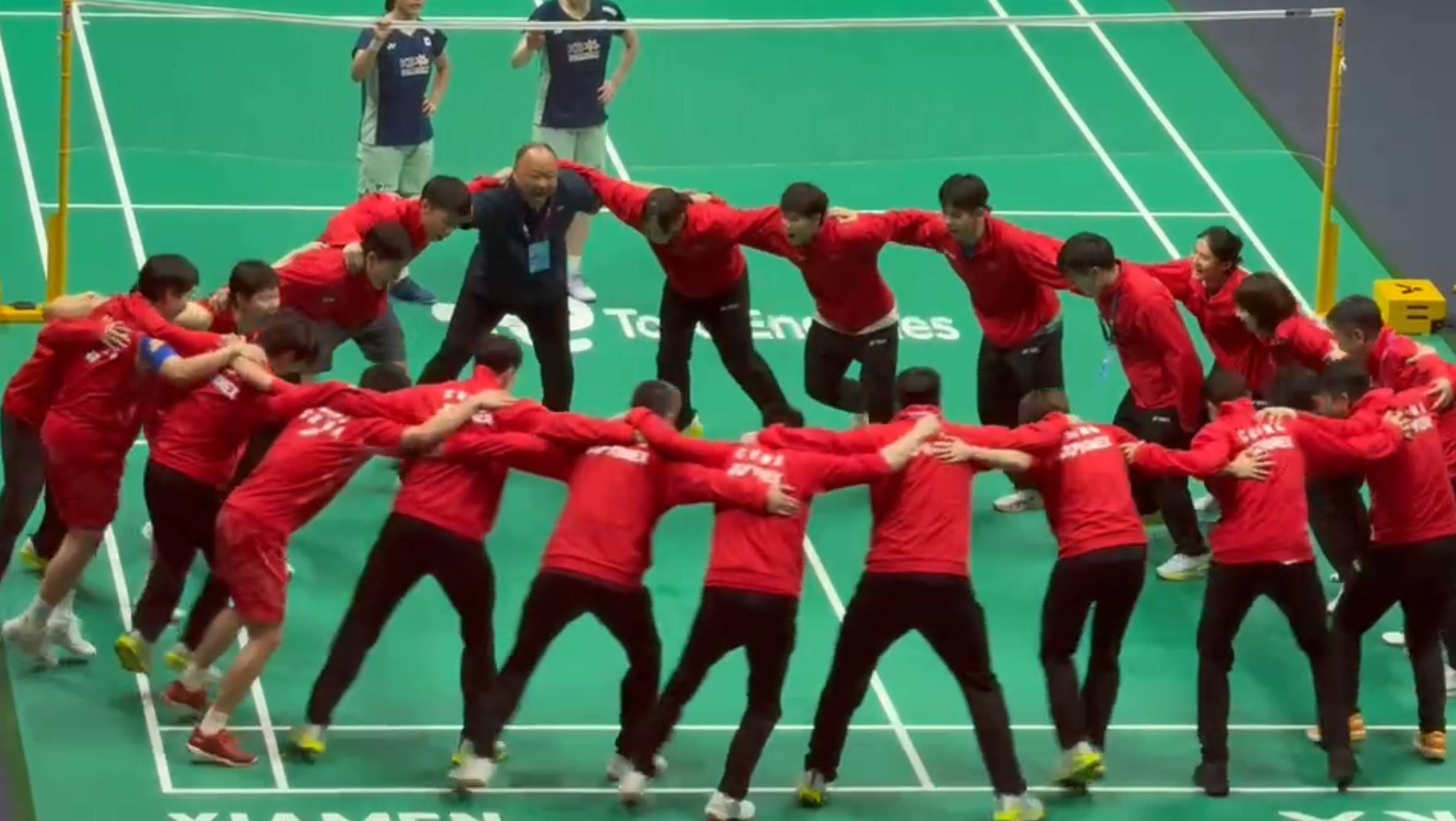 包含凯恩回归赛场，逆转首场状态亮眼，中国队观众沸腾！的词条